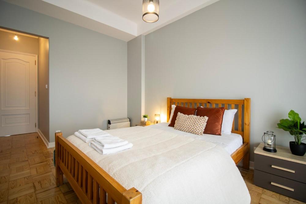 Sunny 4 Bedroom Apartment - With View โกอิมบรา ภายนอก รูปภาพ