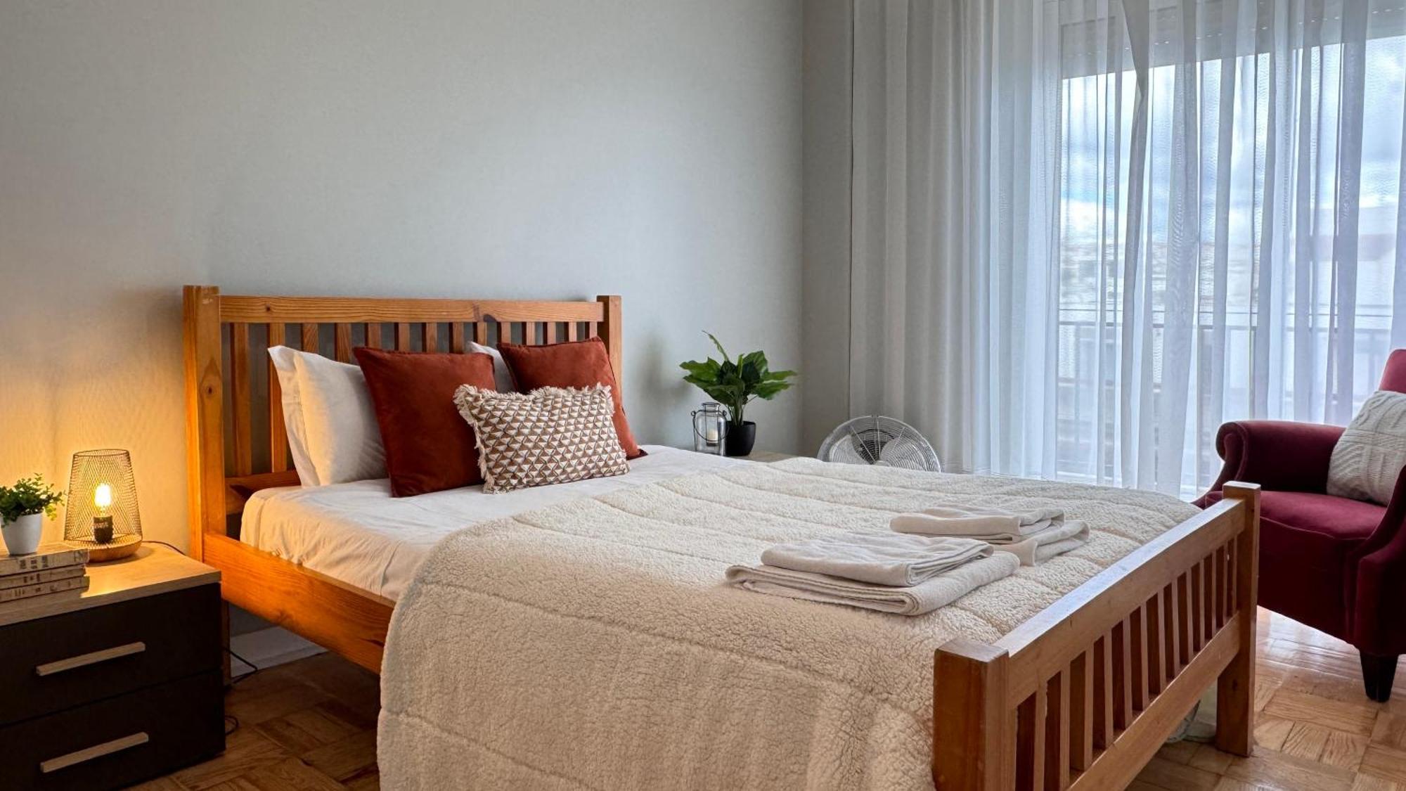 Sunny 4 Bedroom Apartment - With View โกอิมบรา ภายนอก รูปภาพ